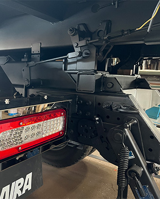 トラックに積む荷物に合わせてベストな荷台を提案しています